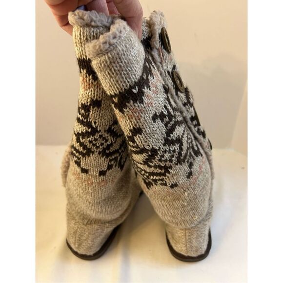 MukLuks sock slouch boots size 11 brown ***missing/cracked button - Picture 5 of 6